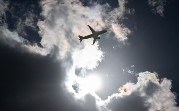 Lufthansa-Flug wegen brennender Powerbank umgeleitet