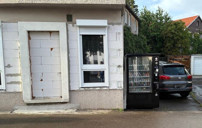 Snackautomat in der Hauptstraße 34 in Rommelshausen.