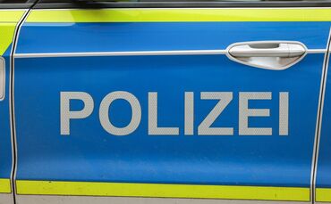 Einbrecher fällt Nussbaum