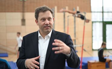 Finanzminister Klingbeil besucht Zukunftsprojekte in Deutschland