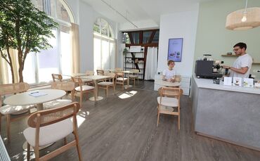 Lena Schneider und Fabian Gligor im Yorokobi Café. (Archivfoto)