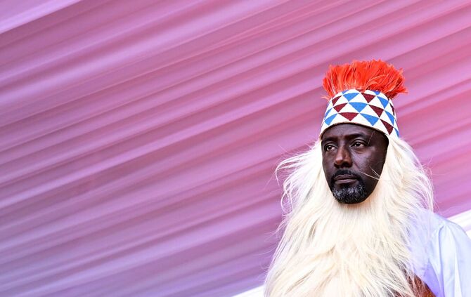 Nachrichtensprecher in Uganda zum König von Tooro gekrönt