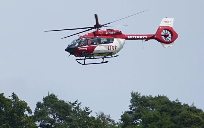Der Mann wurde mit einem Rettungshubschrauber in ein Krankenhaus geflogen (Symbolfoto).