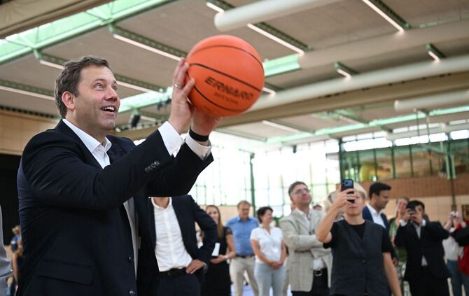 Finanzminister Klingbeil besucht Zukunftsprojekte in Deutschland