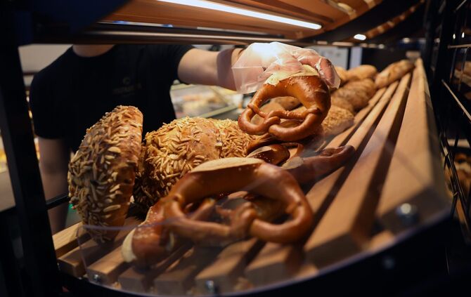 Brötchen und Brezeln frisch aus der Bäckerei. (Symbolfoto)
