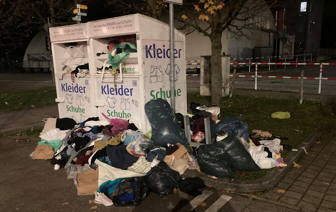 Foto-Beweis aus Winnenden (Wiesenstraße), 2025: Aus den Gebrauchtkleider-Container-Plätzen waren Müllhalden geworden.