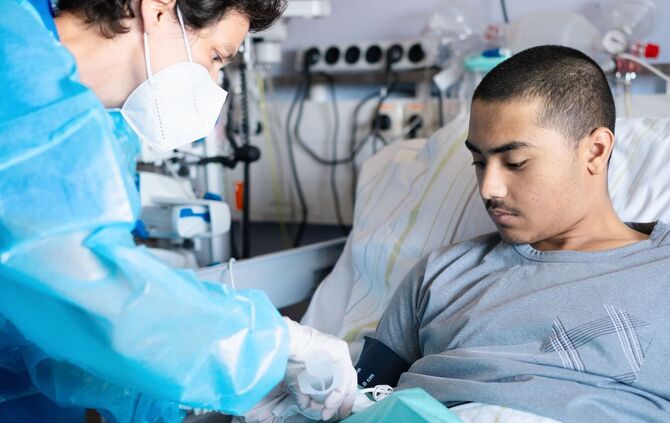 Erster Patient mit Genscheren-Medikament behandelt