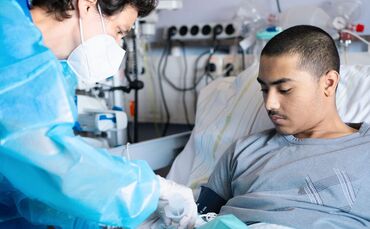 Erster Patient mit Genscheren-Medikament behandelt