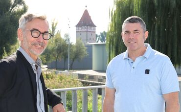 Öffentliche Uhren gehören zum Stadtbild und sollten funktionieren, finden Michael Gunser und Christoph Poitner, beide Mitarbeite