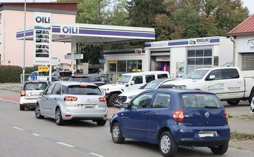 Der Tankrabatt lockte die Kunden am Donnerstagmorgen an die Tankstellen. Schon Stunden später war die Schnäppchen-Zeit vorbei. D