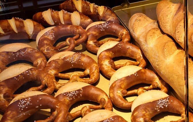 Frische Brezeln gibt's am Samstag nicht überall - es ist Tag der deutschen Einheit. (Symbolfoto)