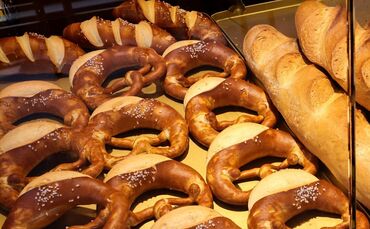 Frische Brezeln gibt's am Samstag nicht überall - es ist Tag der deutschen Einheit. (Symbolfoto)