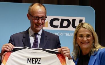 Da strahlten sie noch: Friedrich Merz und die Waiblingerin Christina Stumpp im Mai 2024 im Waiblinger Bürgerzentrum.