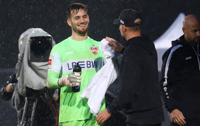 Dennis Seimen ist zurück: Der 20-jährige VfB-Torwart feiert im Test gegen Greuther Fürth nach längerer Verletzungspause sein Com