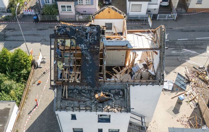 Zerstörungen an Häusern nach einem mutmaßlichen Tornado