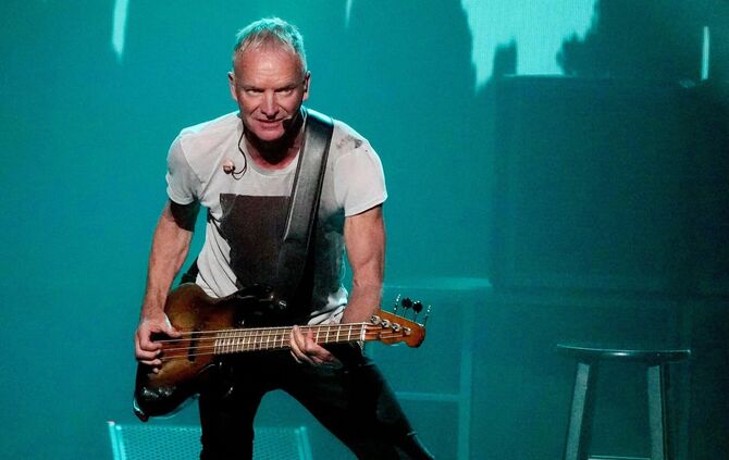 Bei seinen Konzerten interpretiert Sting seine alten Hits oft neu. (Archivbild)