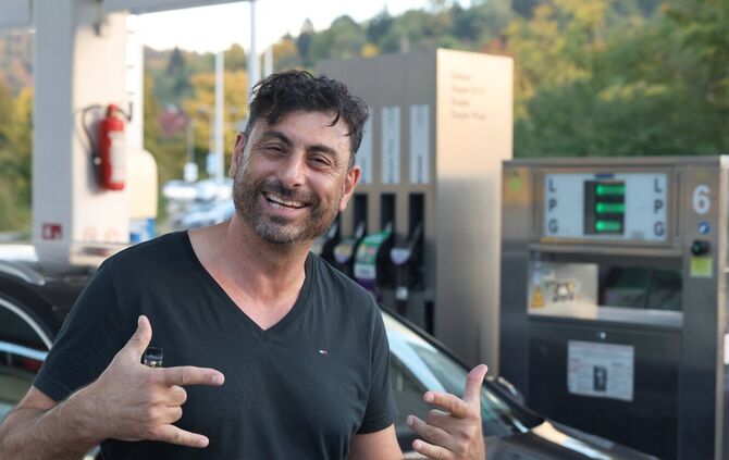 Marco Mazzei von der OIL-Tankstelle in Remshalden hat eine klare Meinung zum Ärger der Menschen über die hohen Preise.