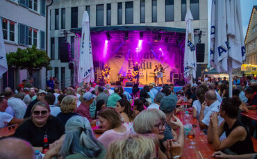 Musik und volle Bierbänke beim City-Treff 2026 auf dem Marktplatz. Jetzt kam es im Gemeinderat zum Schwur: Wird auch nächstes Ja