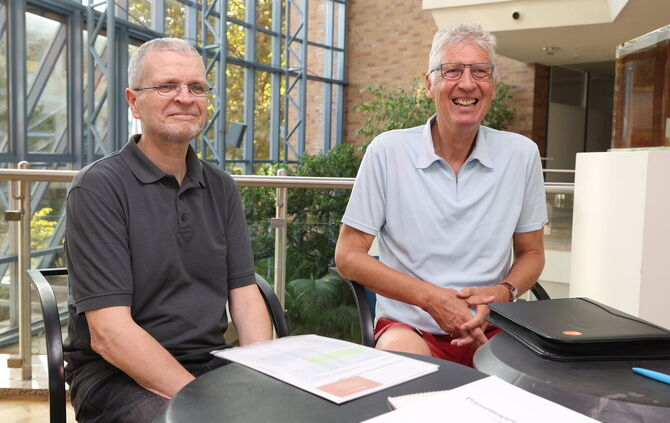 Die Waiblinger Werner Winkler (links, 62) und Uwe Olschenka (64) wollen, dass nicht ein Siebtel der Stimmen unter den Tisch fäll