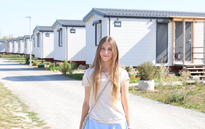 Seit zwei Jahren lebt die Zwölfjährige mit ihrer Familie in einem der Mobile Homes. Ursprünglich kommt sie aus der Ukraine.