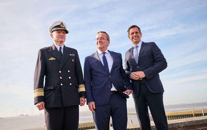Verteidigungsminister Pistorius in Emden