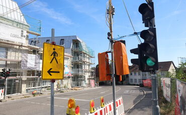 Ampelquerung für Fußgänger an der neuen Ortsmitte gesperrt -  wo geht es lang?