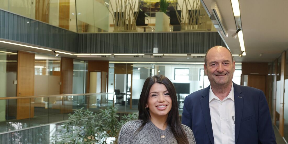 Arzu Kulpinari und Ulrich Friz von der Volksbank Stuttgart erklären, welche Geldanlage für Kinder sinnvoll ist.