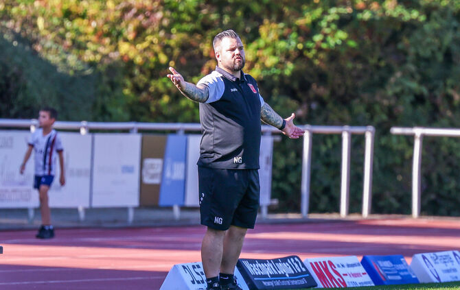 Nicos Gountoulas, Trainer des SV Fellbach, fehlten kurzfristig vier Spieler, bei denen keine Spielberechtigung mehr vorlag.