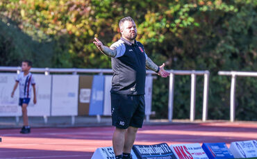 Nicos Gountoulas, Trainer des SV Fellbach, fehlten kurzfristig vier Spieler, bei denen keine Spielberechtigung mehr vorlag.