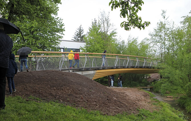 Für die Stuttgarter Holzbrücke, die im Rahmen der Gartenschau gebaut wurde, hat die Gemeinde Urbach Fördergelder bekommen. (Arch
