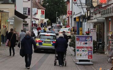 Die Polizei kam einem Taxifahrer, der vergeblich auf die Bezahlung einer Fahrt wartete, in der Innenstadt zur Hilfe. (Symbolfoto
