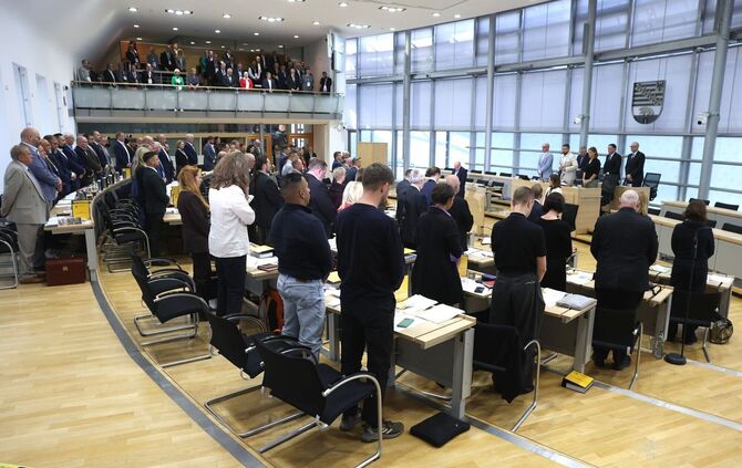 Im Saal sitzen die 39 Abgeordneten der AfD-Fraktion künftig in der Mitte.