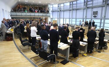 Im Saal sitzen die 39 Abgeordneten der AfD-Fraktion künftig in der Mitte.