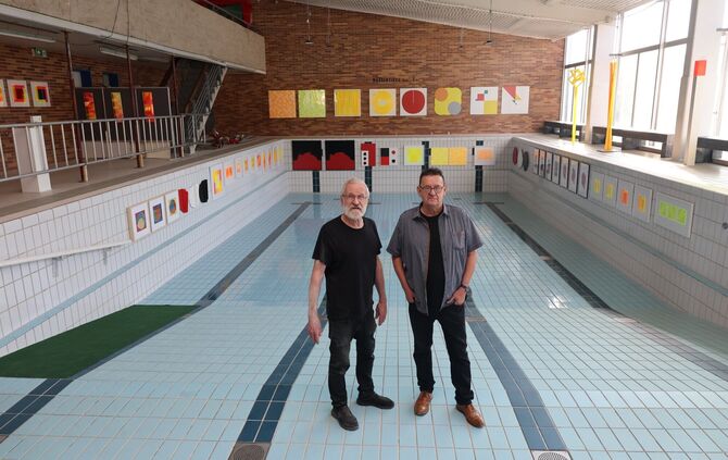 Seit Sommer 2025 ist das Stiftsbad geschlossen - nun zeigen dort die Künstler Klaus Joas (Aalen) und Hans Karl Zeisel (Waiblinge