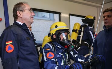 Bundesinnenminister Dobrindt besucht Zivilschutz-Behörden