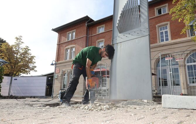 Die Bauarbeiten am Vorplatz des Winnender Bahnhofs haben begonnen.