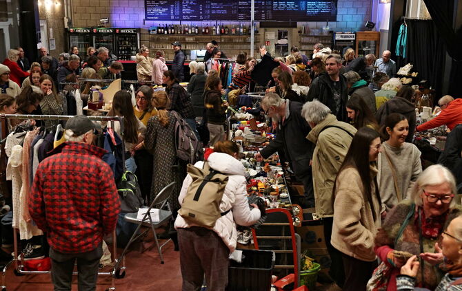 Immer ein Publikumsmagent: der Nachtflohmarkt in der Manufaktur.