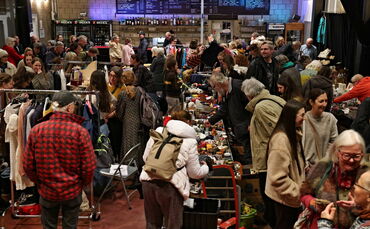 Immer ein Publikumsmagent: der Nachtflohmarkt in der Manufaktur.