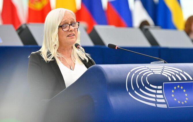 Jackie Fox im EU-Parlament