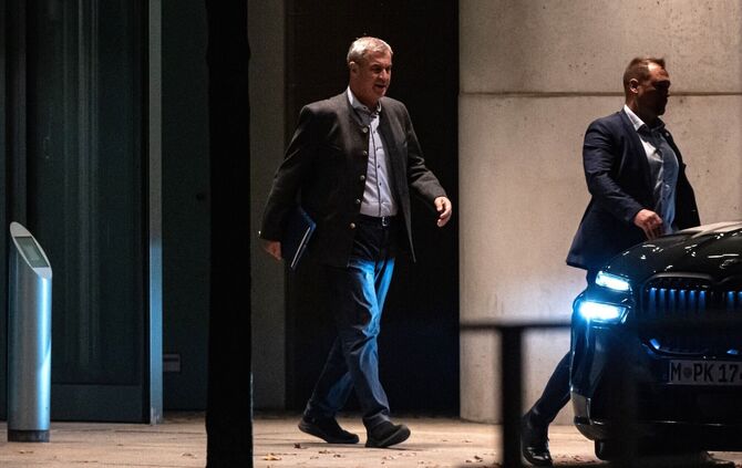 CSU-Chef Markus Söder verließ kurz nach 22.00 Uhr das Kanzleramt.