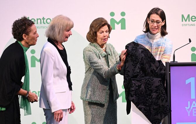 Königin Silvia von Schweden verleiht «Mentor-Zukunftspreis»