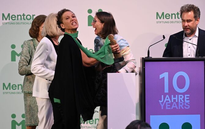 Königin Silvia von Schweden verleiht «Mentor-Zukunftspreis»
