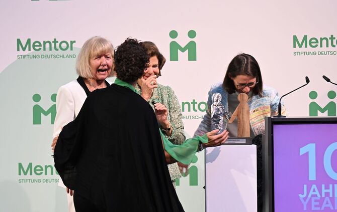 Königin Silvia von Schweden verleiht «Mentor-Zukunftspreis»