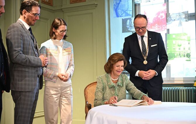 Königin Silvia feiert Jubiläum der Mentor-Stiftung