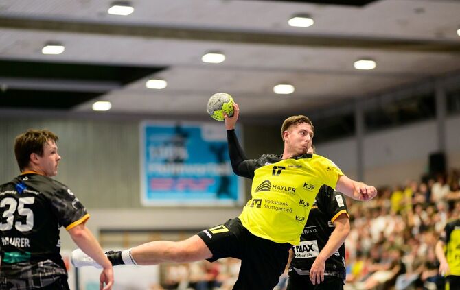 Luca Baireuther, hier im Derby gegen den VfL Waiblingen, und die SG Weinstadt stehen in Heiningen vor eine hohen Hürde.