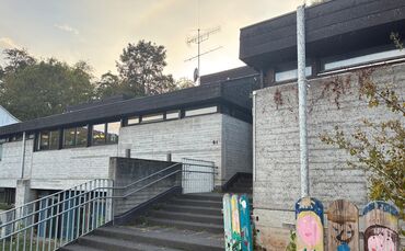 Der Kindergarten St. Maria am Rehhaldenweg ist in die Jahre gekommen und wird, weil die Stadt weniger Kindergartenplätze braucht