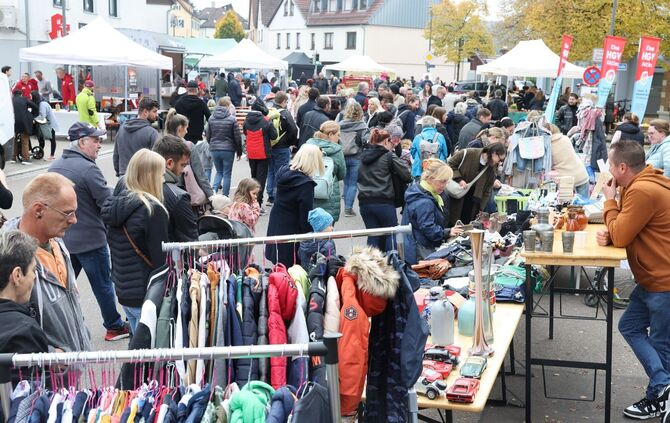 In Plüderhausen ist am Sonntag, 11. Oktober, wieder der Flohmarkt auf dem Marktplatz und entlang der Schul- und Hauptstraße. (Ar
