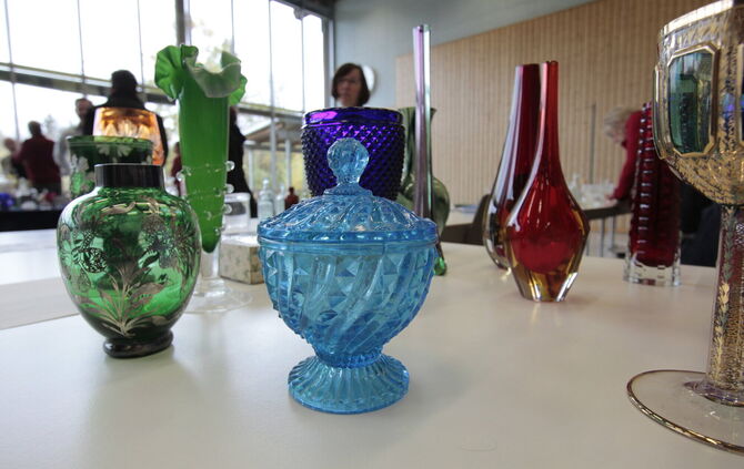 Historische Glasobjekte sind bei den Süddeutschen Glassammlertagen in der Stadthalle Murrhardt zu sehen.