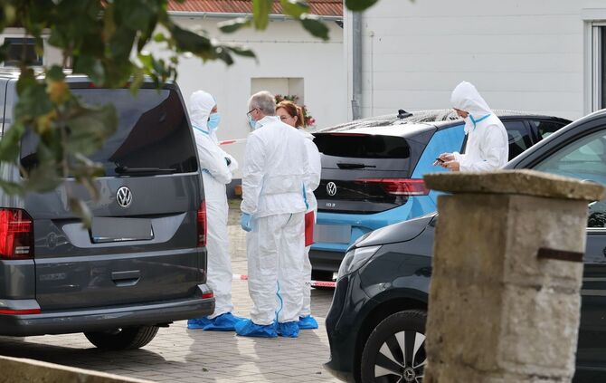 Zwei Behördenmitarbeiter bei Waffenkontrolle erschossen