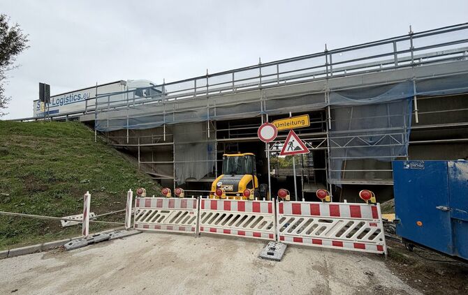 Oben rauscht der Bundesstraßenverkehr zwischen Waiblingen und Winnenden, unten drunter wird gewerkelt. Und zwar noch weitere vie